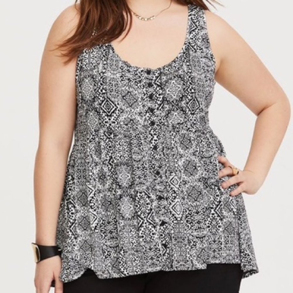 Torrid Black & White Summer Knit Top in a Size 3